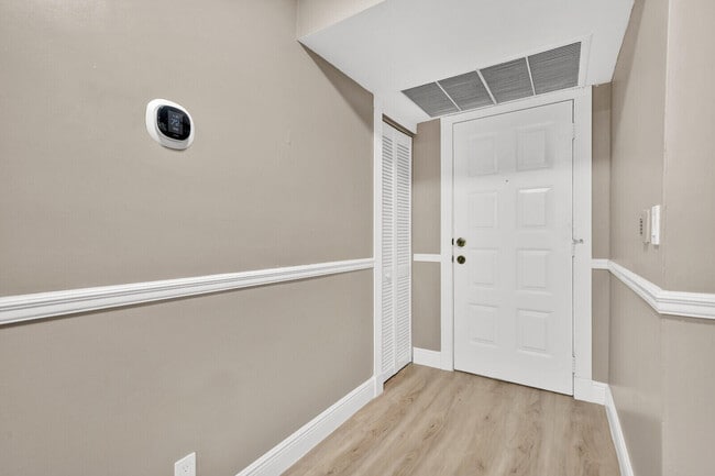 Building Photo - 3287 Cocoplum Cir Unit 3321
