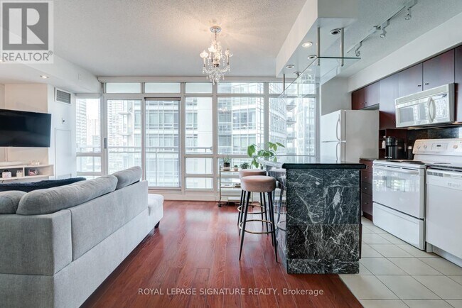 381 Front St W Unit 2101
