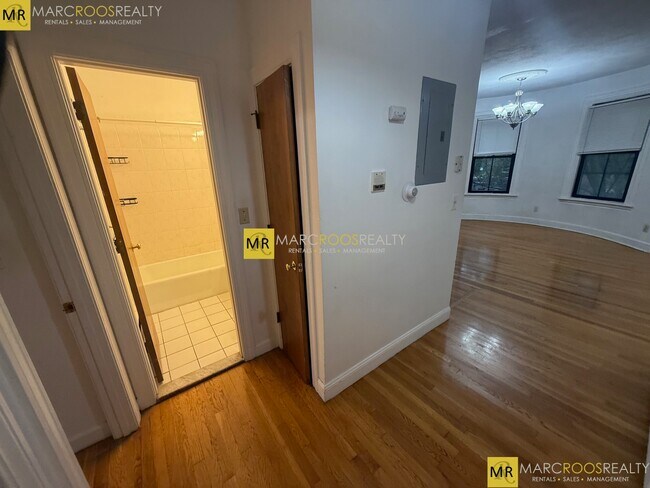 Building Photo - 43 E Springfield St Unit 4 Rental