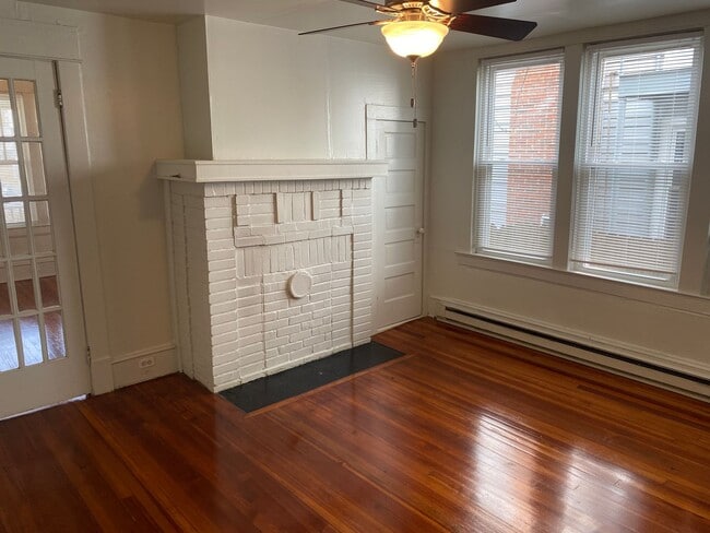Photo - Great 1st Floor Apartment in Historic Home! Unidad 1