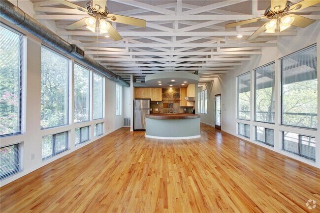Building Photo - 1308 W N Loop Blvd Rental