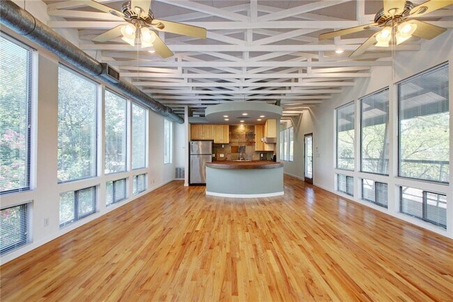 Photo - 1308 W N Loop Blvd Townhome