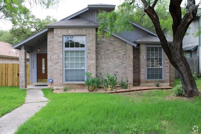 Building Photo - 3-BEDROOM IN CASTLE HILLS FOREST Rental