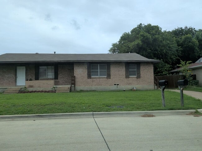 Building Photo - 1905 Kent Dr