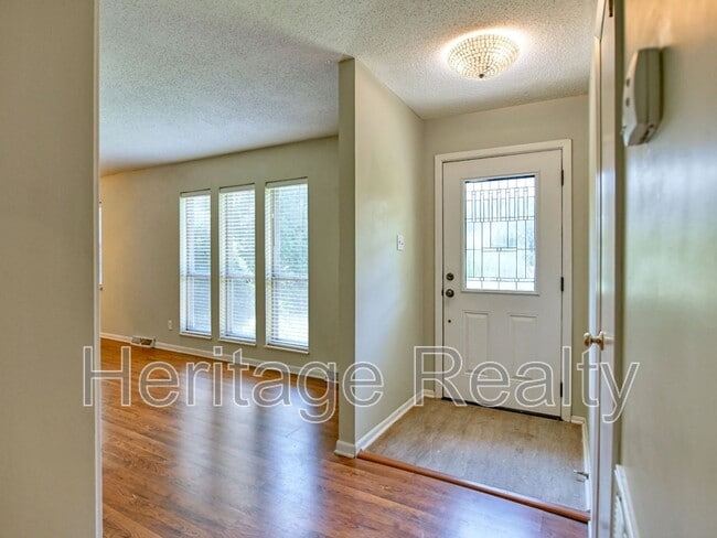 Photo - 402 Harrow Rd