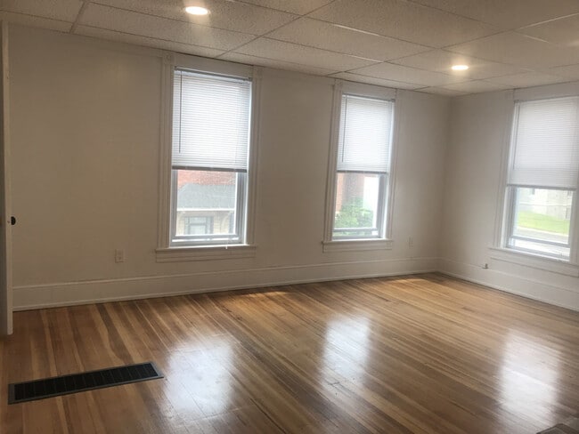 Photo - 52 Academy St Unidad Upstairs Apt