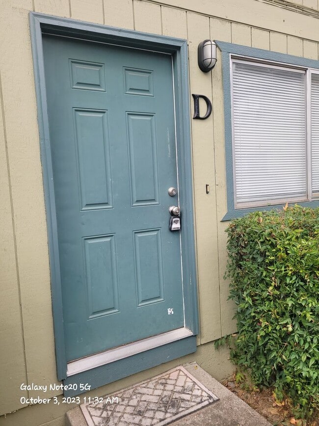 Building Photo - 2115 E Barnett Rd Unit 2115 E. Barnett Rd. D