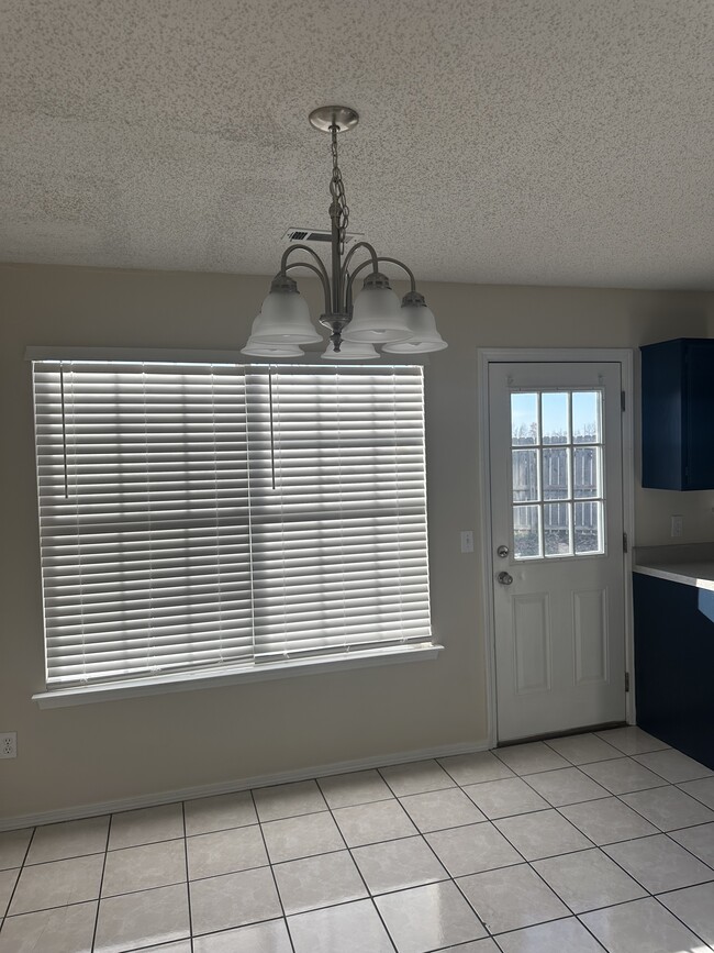 Photo - 1300 Fredonia St