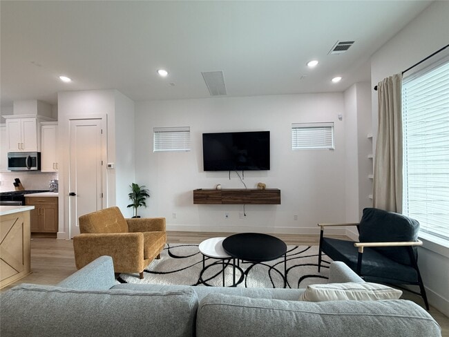Photo - 2706 Cochran St