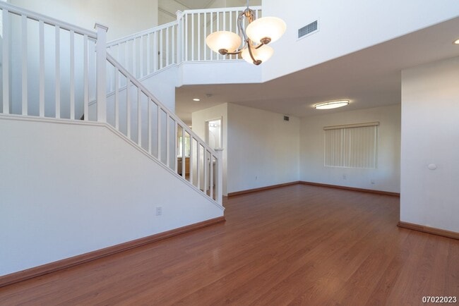 Photo - SF 3BR/2.5BA/2car garage in Ocean Pointe. 30 PV Panels, central AC!