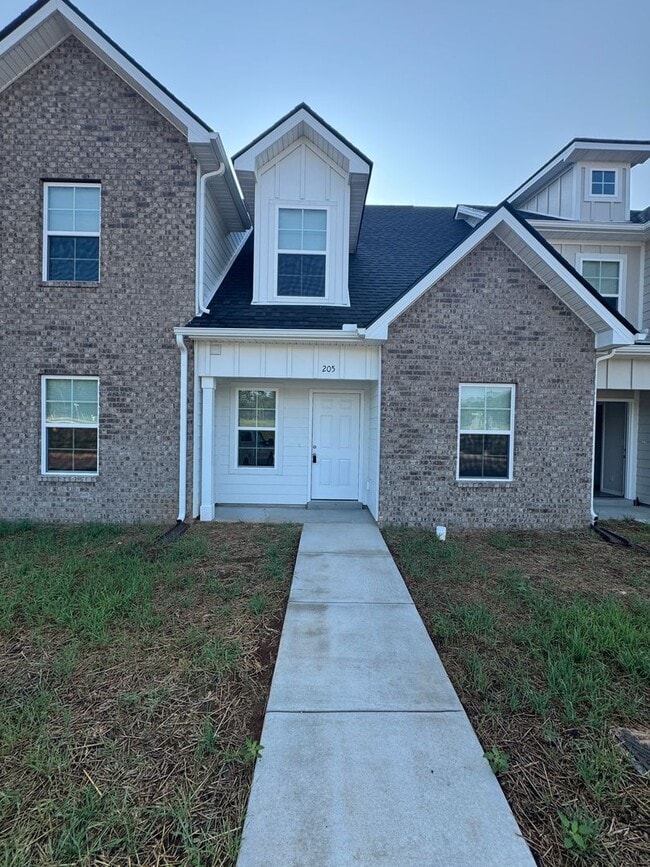Building Photo - 205 Mountaindale Dr