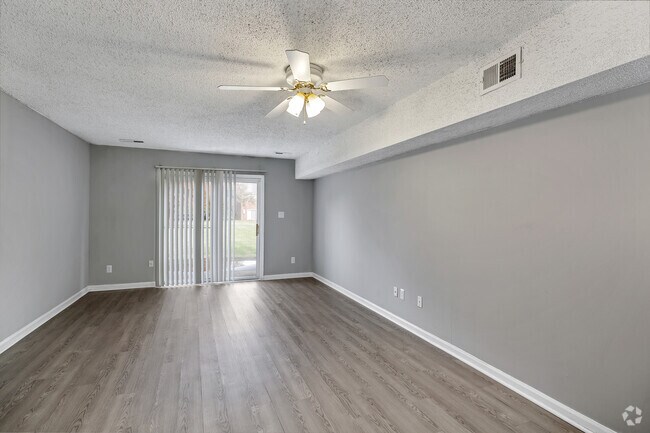 2BR, 1.5BA - 1,050SF - Marquise - Living Room