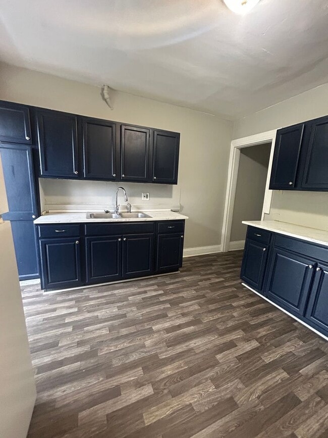Photo - 654 W King St Unit Apartment 2