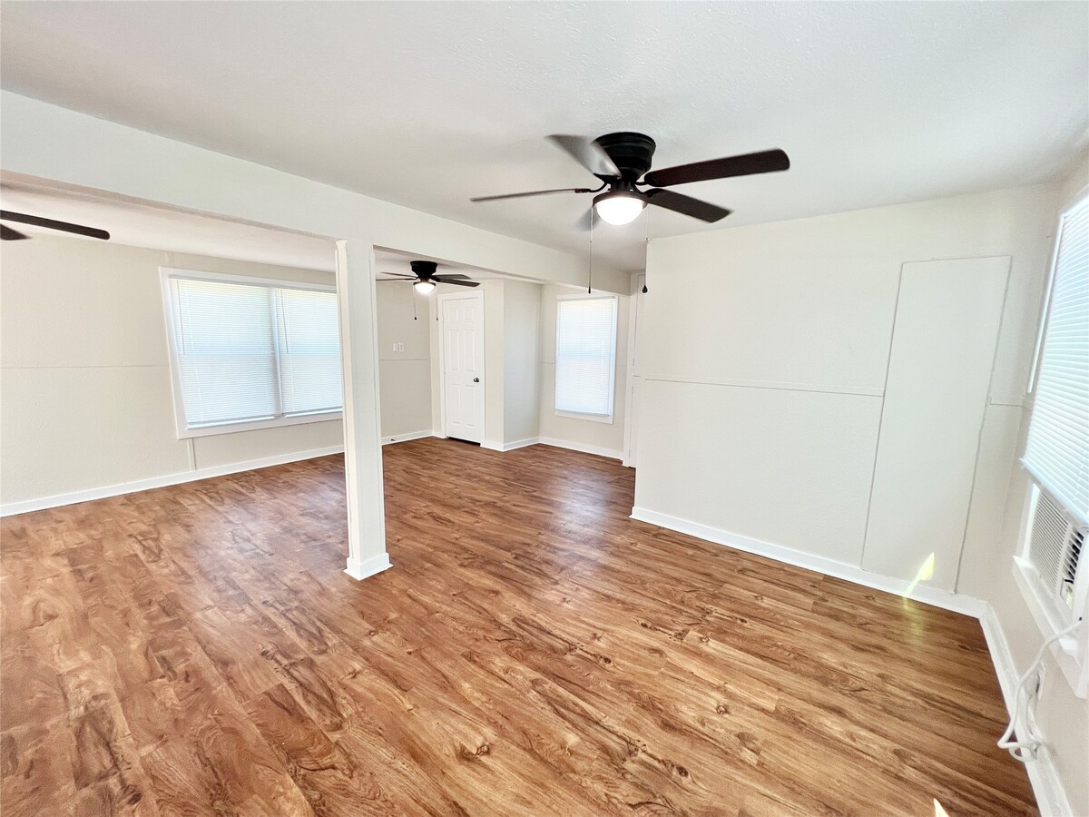 Photo - 1106 Gulfview St