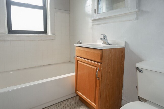 Photo - 2607 W Gunnison St Unit 2