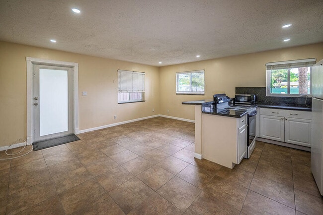 Photo - 750 SW 2nd St Unit 1-3