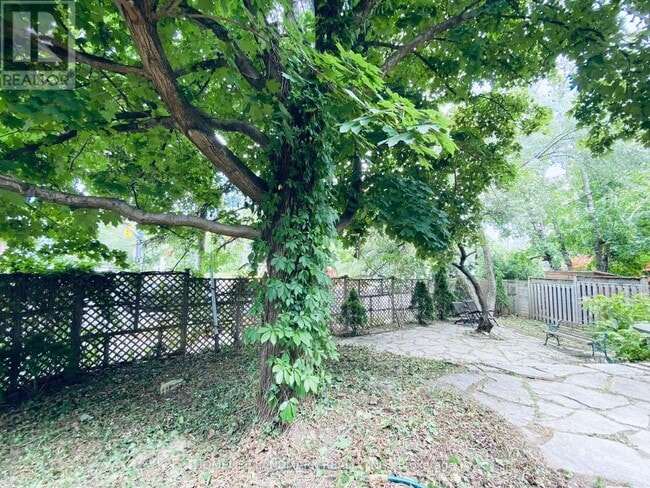 Photo - 256 Oriole Pkwy