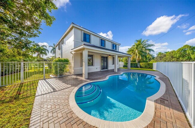 1538 Tamarind Ct