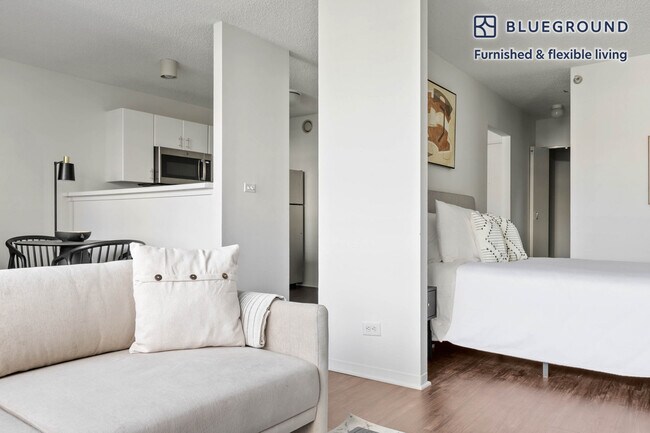 Photo - 445 E Ohio St Unidad SI FL16-ID786