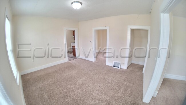 Photo - 1001 C Ave NW