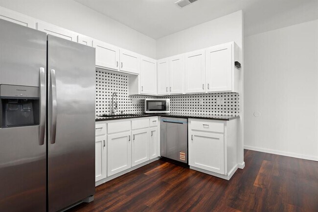 Photo - 2414 Longview St Unit 307