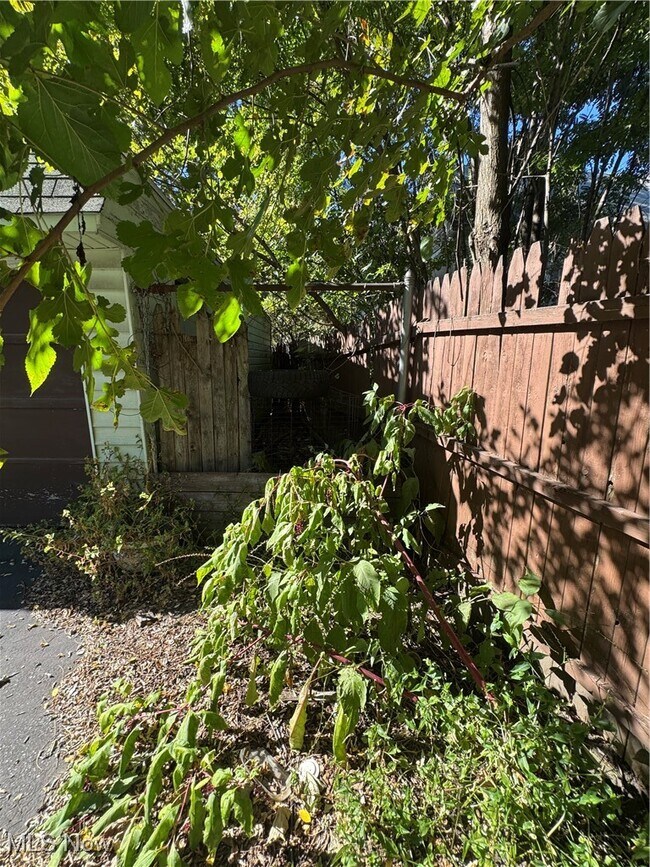 Photo - 3660 E 76th St Unidad Down