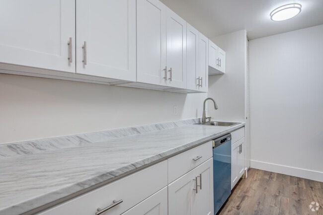2BR, 1BA - 1,000SF - Kitchen - Howard Garden Apartments