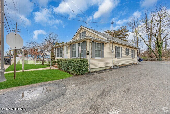 Building Photo - 615 Newman Springs Rd Rental