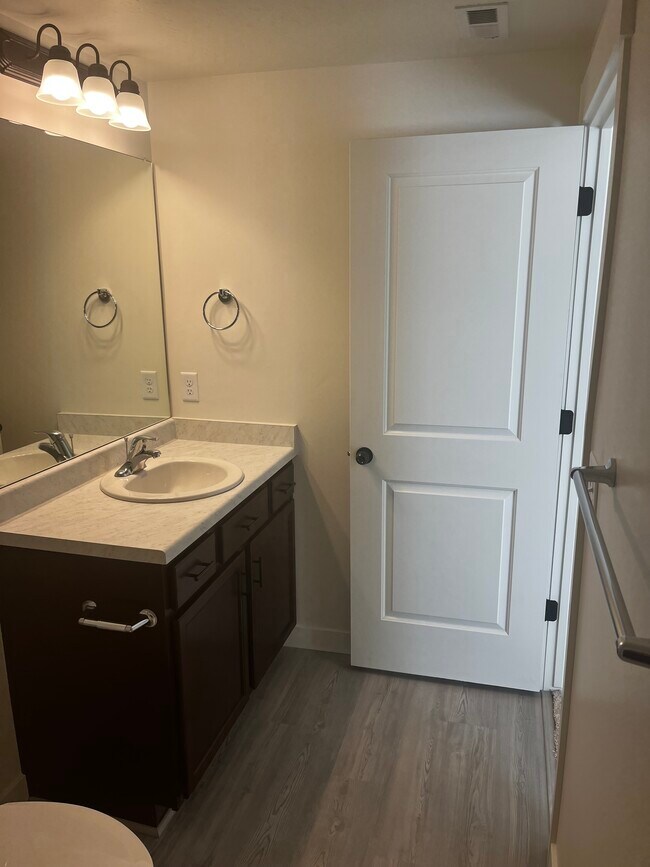 Photo - 732 W Blue Mountain Dr