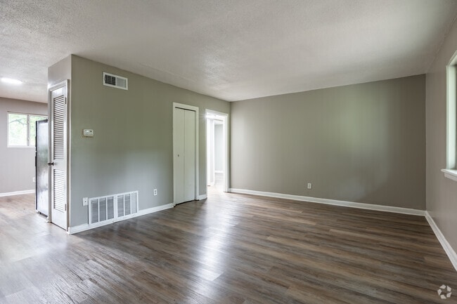 2BR, 1BA - 896SF - Midwood Glen