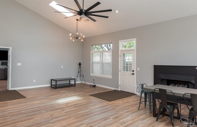 Photo - 1301 E Cross St