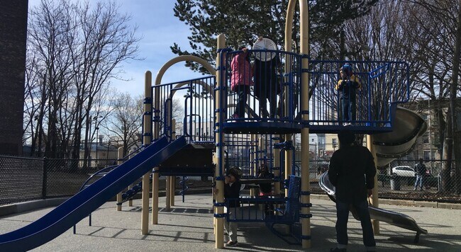 parque infantil cercano
