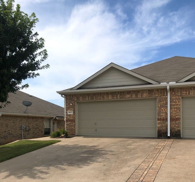 Photo - 1017 Newcastle Dr
