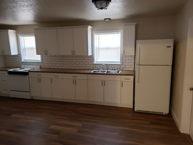 Photo - 1505 S Main Ave