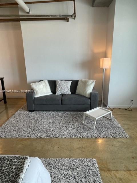 living room area - 1000 West Ave Unidad PH32