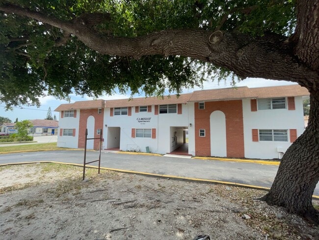 Building Photo - 1B1B FOR RENT NOW ONLY $1595 Unit 211