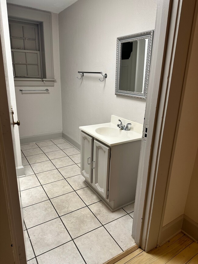 Photo - 12 N Main St Unit 4