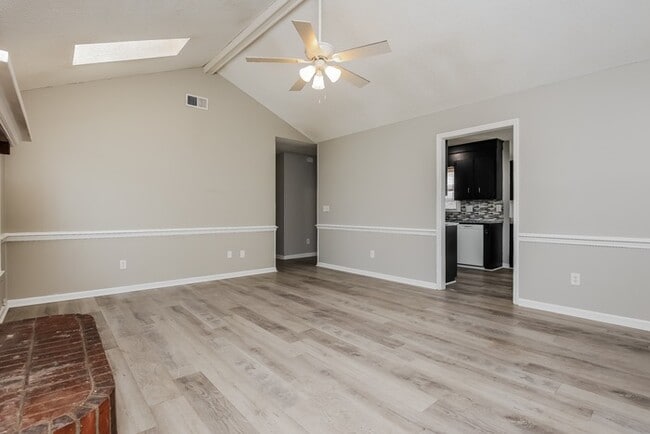 Photo - 102 Totem Ct