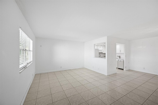 Photo - 451 Monaco J Unit j