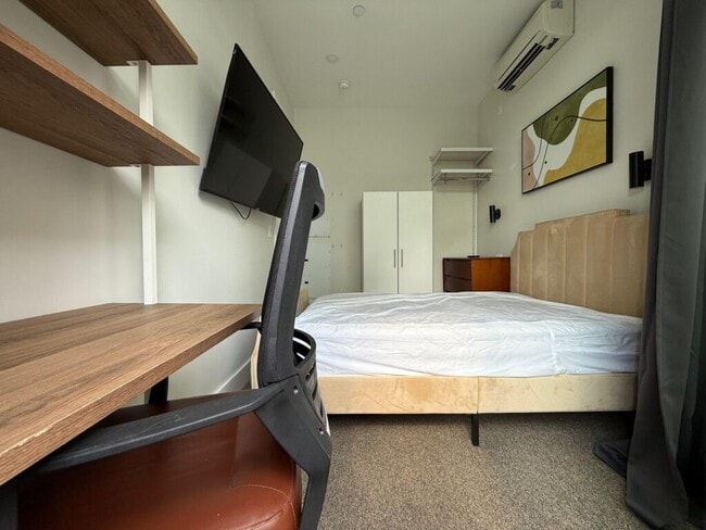 Furnished room/NOT APARTMENT