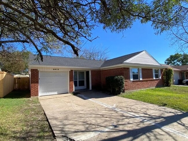 Building Photo - 2812 Bamboo St