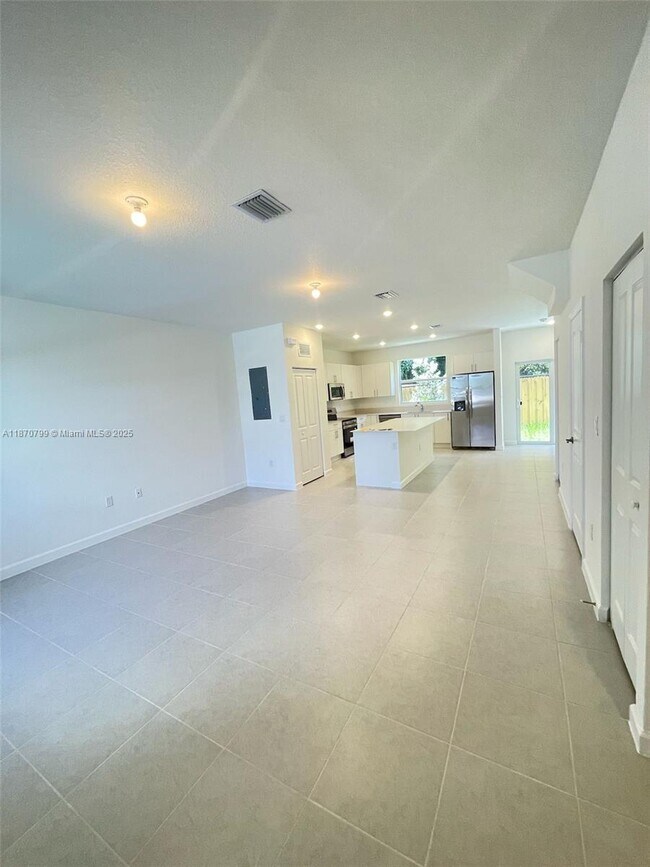 Photo - 144 SE 10th St