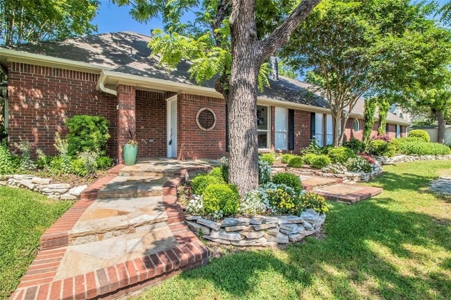 Building Photo - White Rock Highlands  4 bedrooms, 2.5 baths