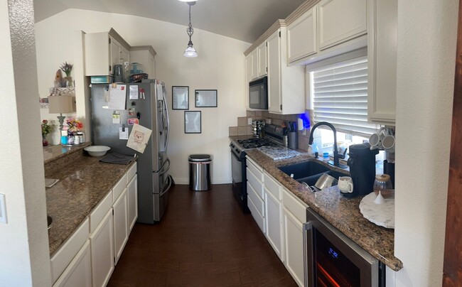 Photo - 4 Bedroom + Office / 2.5 Bathroom Redlands...