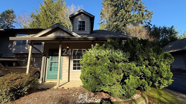 Photo - End-Unit 1 BD | 1.5 BA Townhome with Loft & Garage - Gresham Unidad 18757