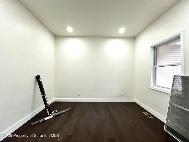 Photo - 105 Parkdale Dr