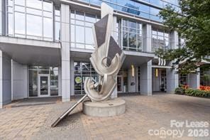 Building Photo - 333 W Trade St Unit 1401