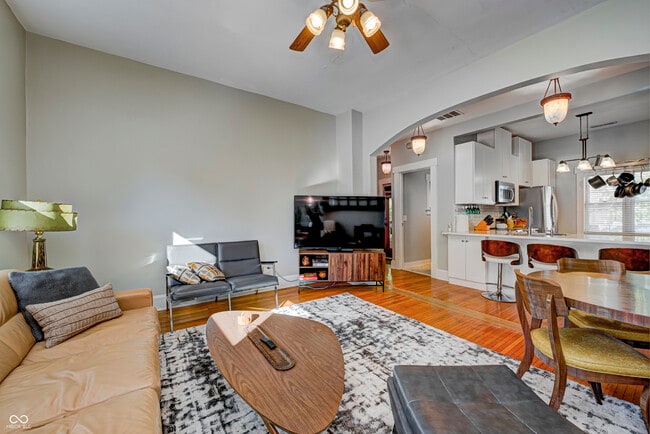 Photo - 2528 Broadway St