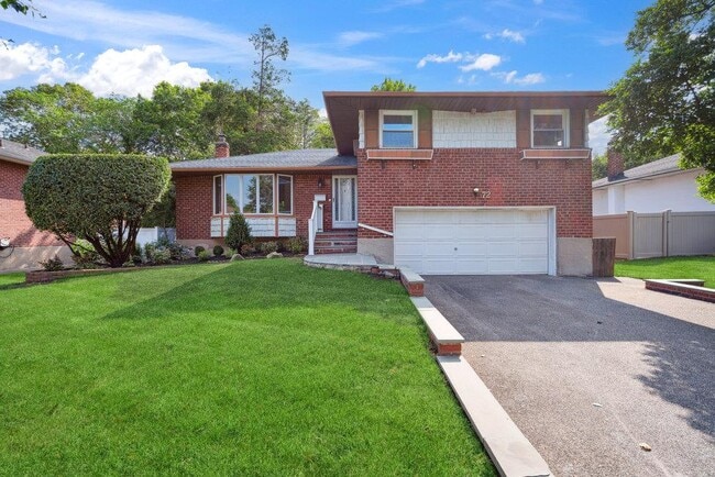 Photo - 72 Winthrop Rd House