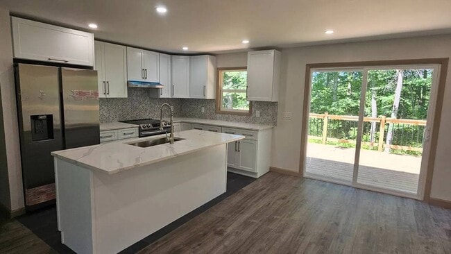 Building Photo - 5671 NY-9H Unit upper